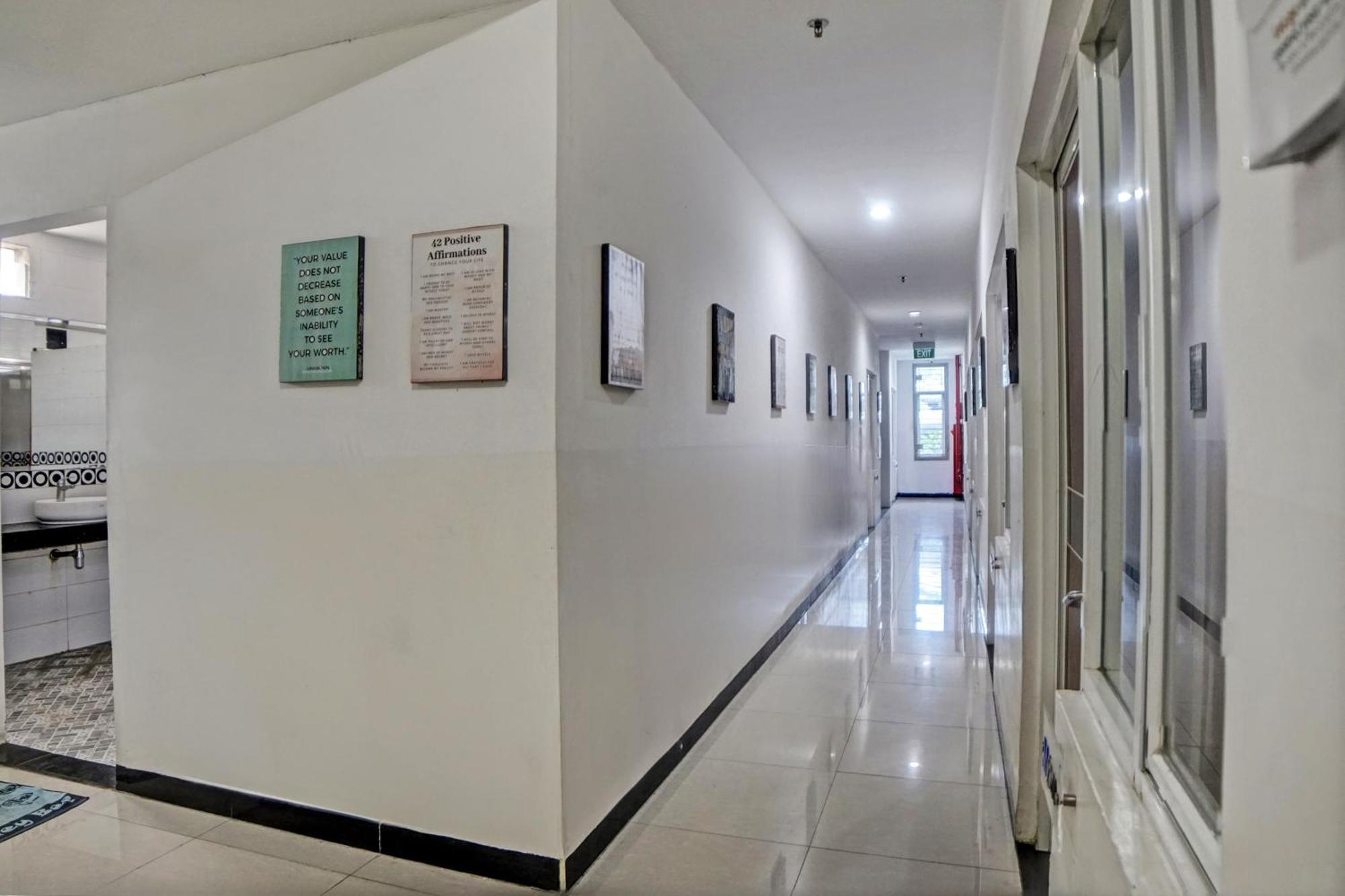 Spot On 92822 Finest House Near Amplas Bus Terminal Hotel