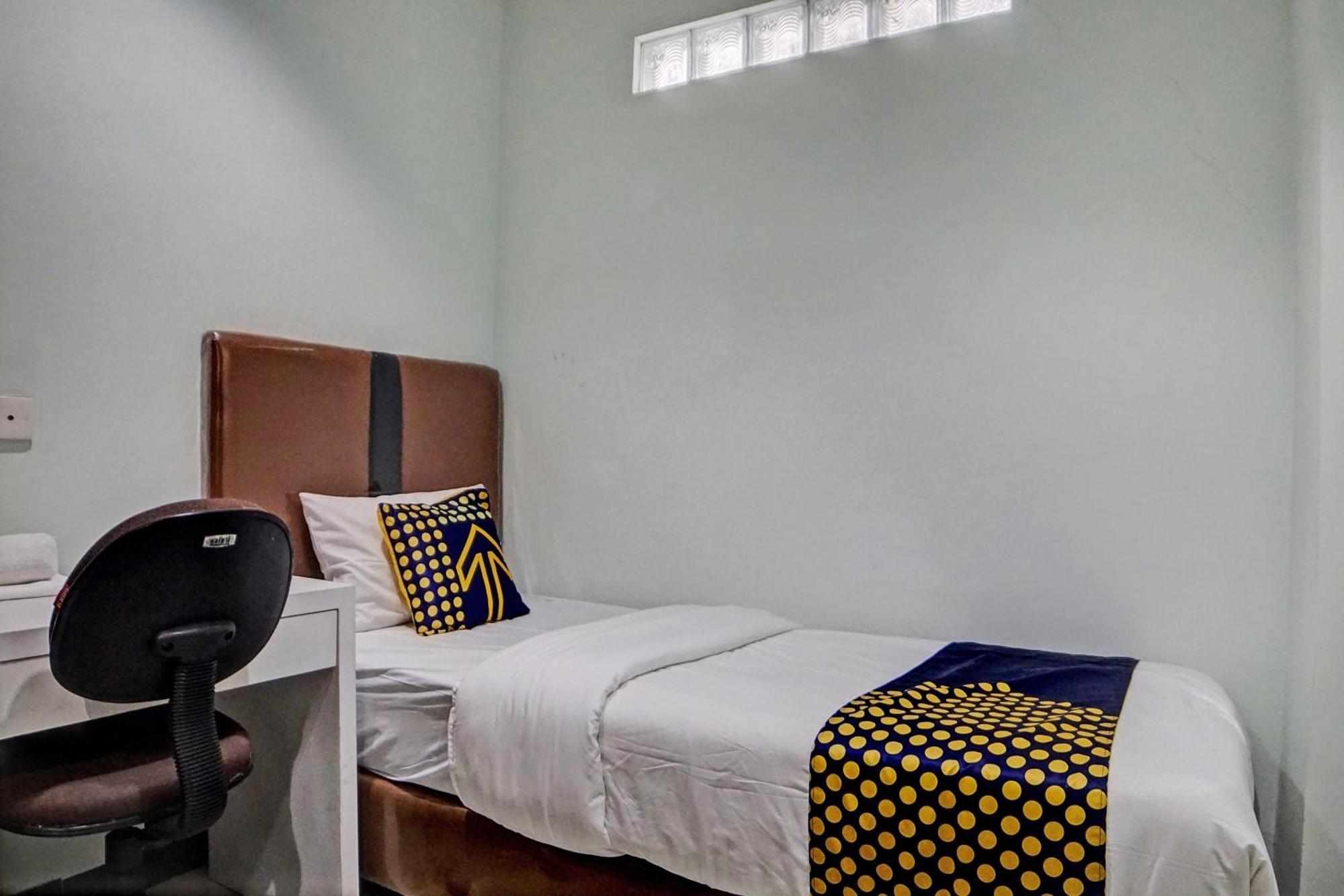 Hotel Spot On 92822 Finest House Near Amplas Bus Terminal Medan