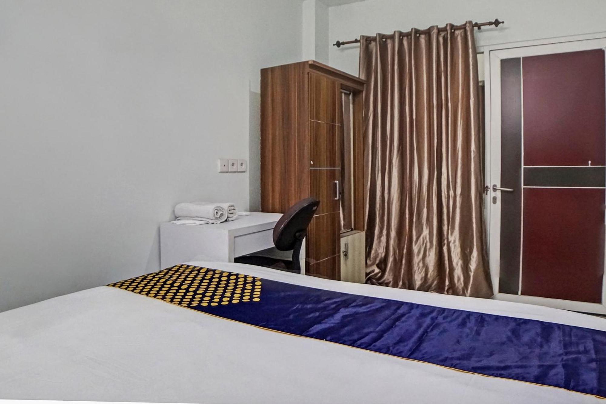 Spot On 92822 Finest House Near Amplas Bus Terminal Hotel