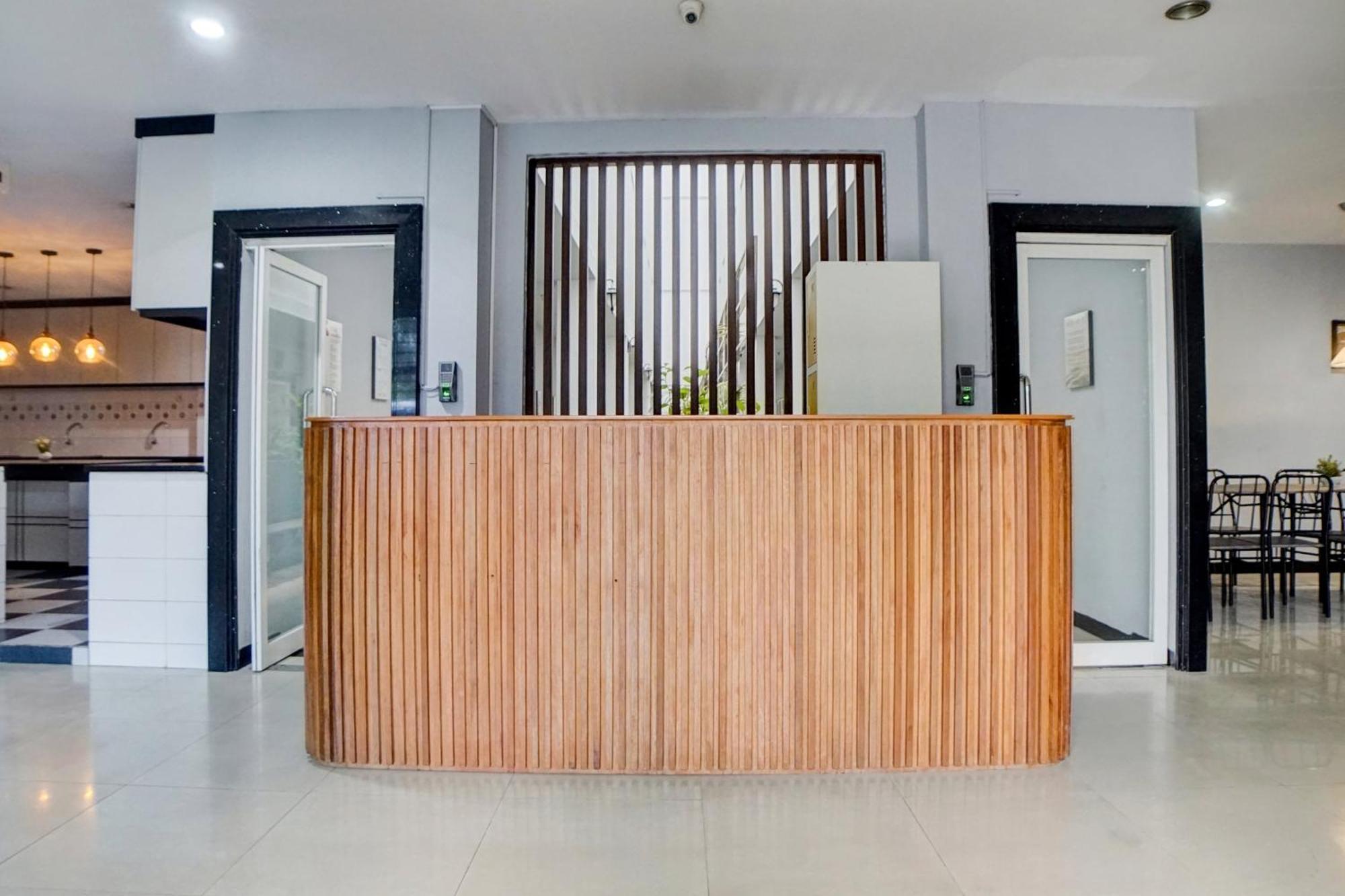 Spot On 92822 Finest House Near Amplas Bus Terminal Hotel 2*