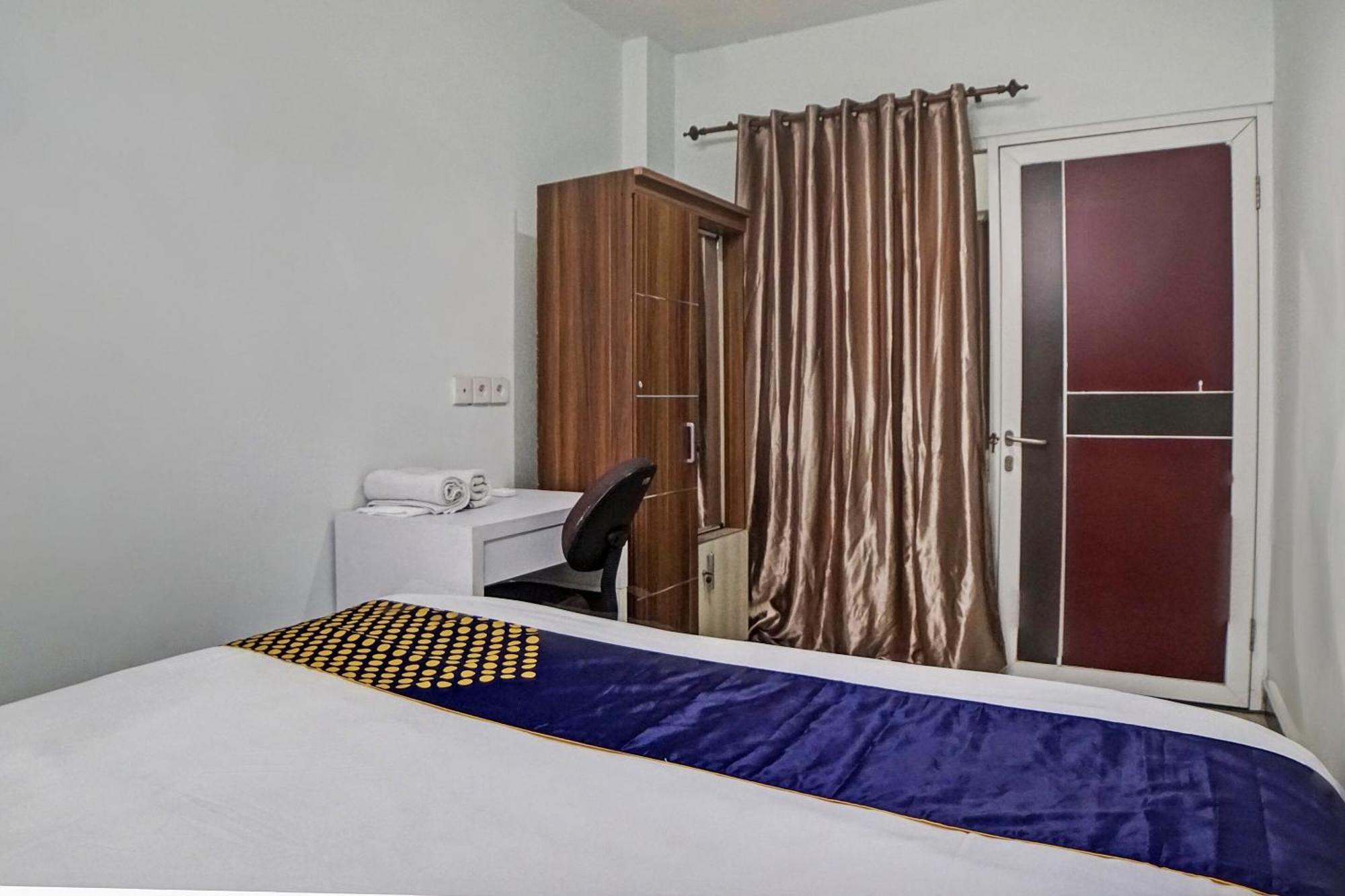 Hotel Spot On 92822 Finest House Near Amplas Bus Terminal 2*